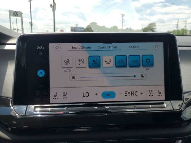 Certified 2025 Volkswagen Atlas Cross Sport SE FWD image 20