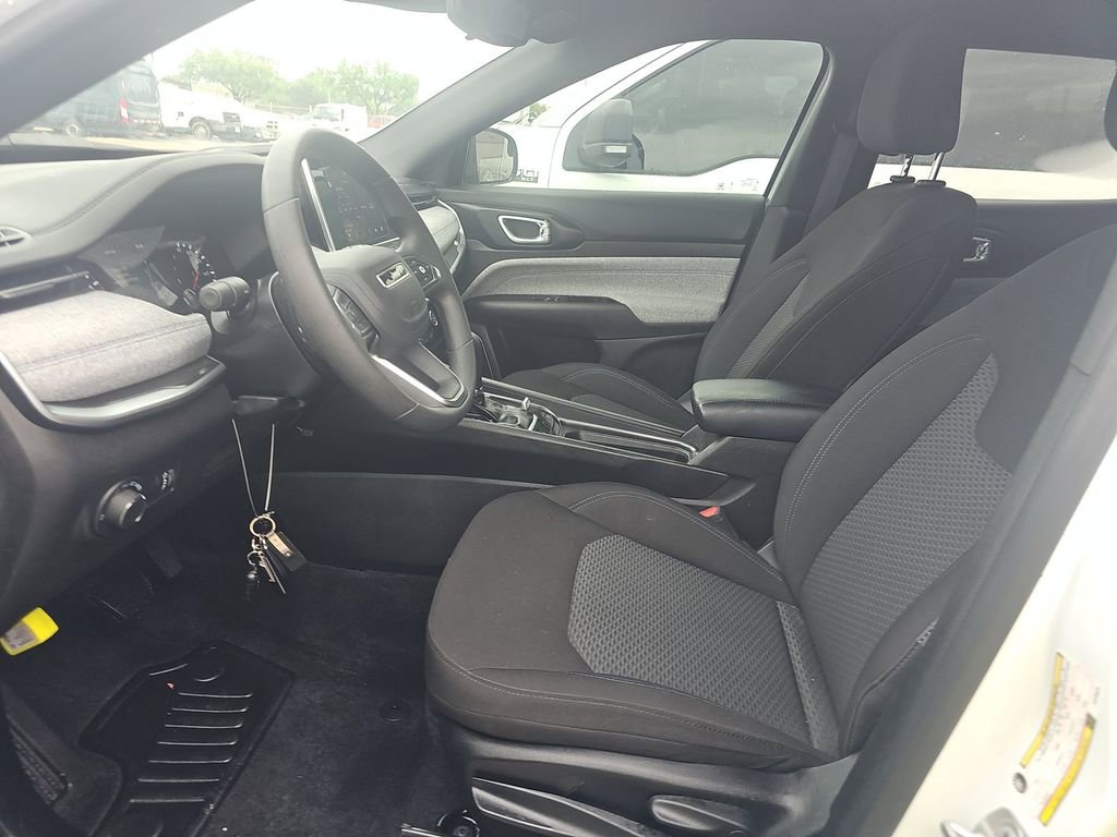 Used 2025 Jeep Compass Sport image 4