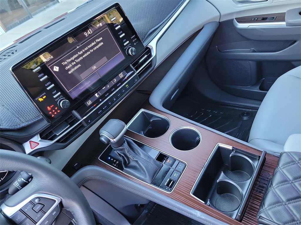 Used 2022 Toyota Sienna XLE image 36