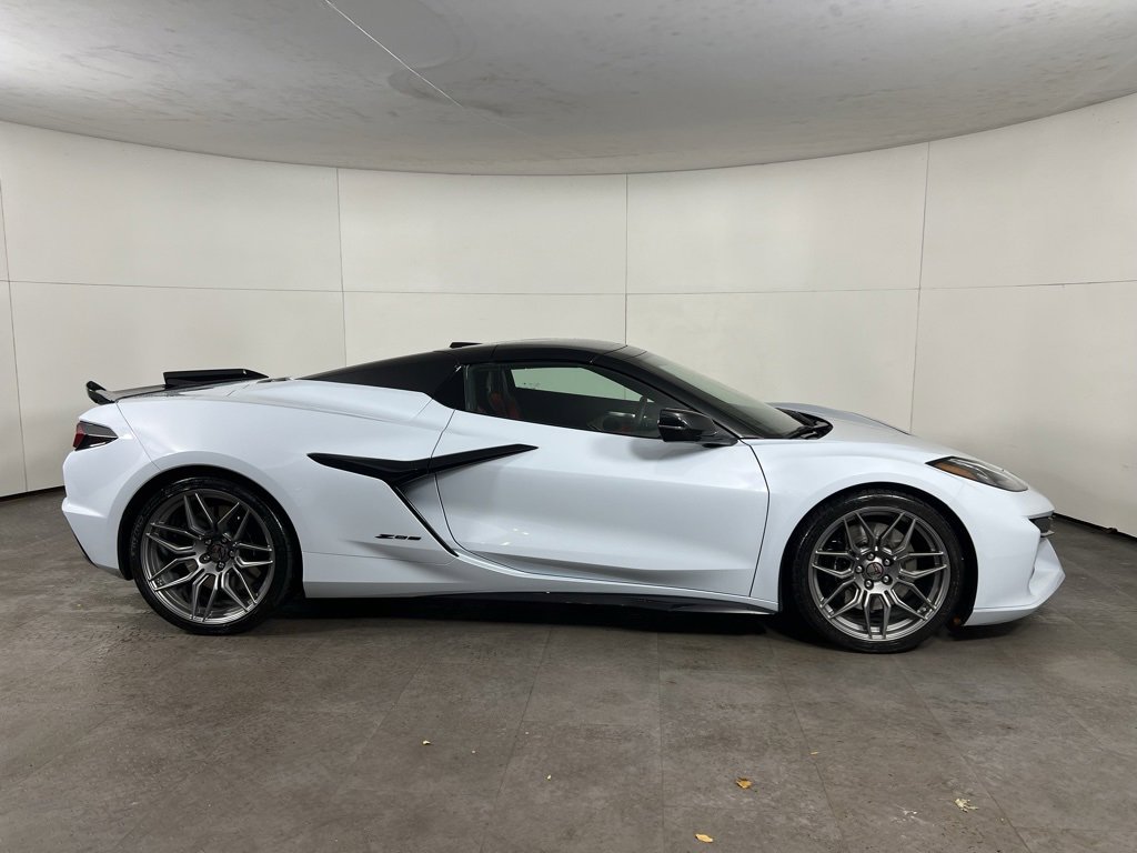 Used 2023 Chevrolet Corvette Z06 image 8