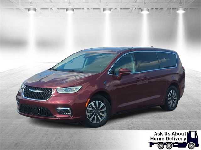 Certified 2022 Chrysler Pacifica Touring-L
