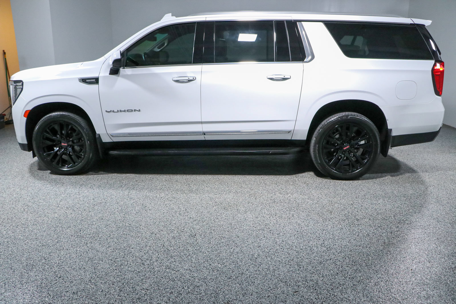 Used 2023 GMC Yukon XL SLT AWD/4WD image 10