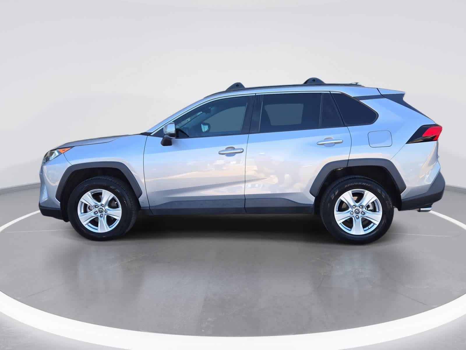 Used 2020 Toyota RAV4 XLE w/ Convenience Package FWD image 5