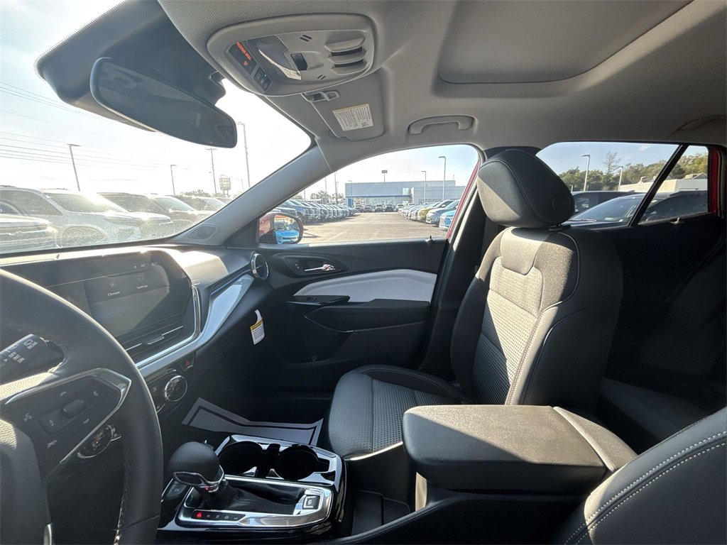 New 2026 Chevrolet Trax LT w/ Sunroof Package image 11