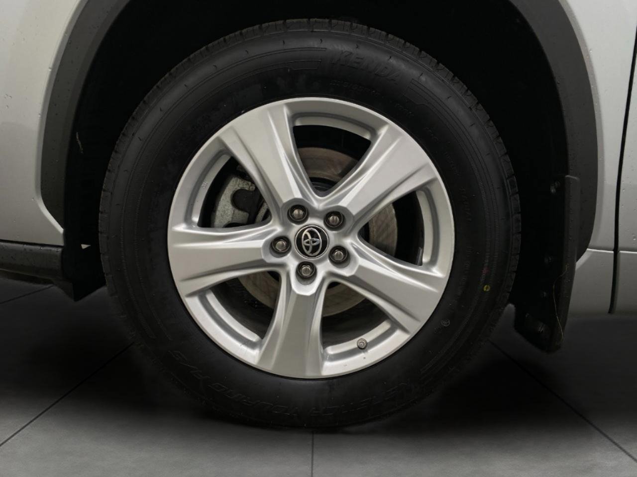 Used 2023 Toyota Highlander L image 12