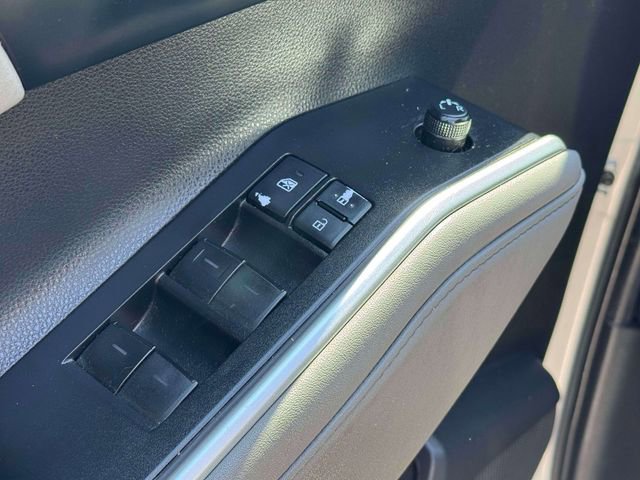 Used 2022 Toyota Highlander XLE AWD/4WD image 21