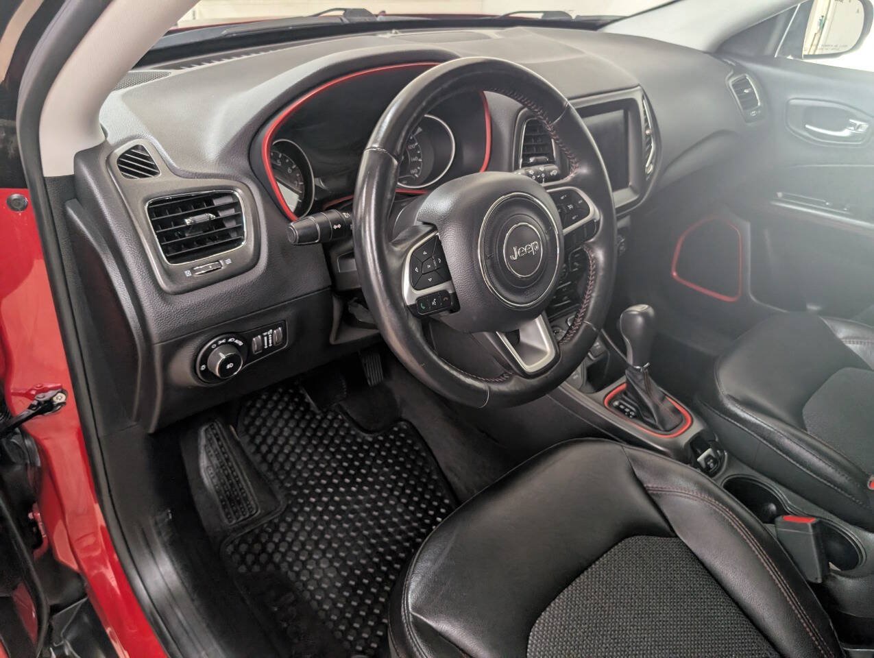 Used 2018 Jeep Compass Trailhawk w/ Safety & Security Group AWD/4WD image 8