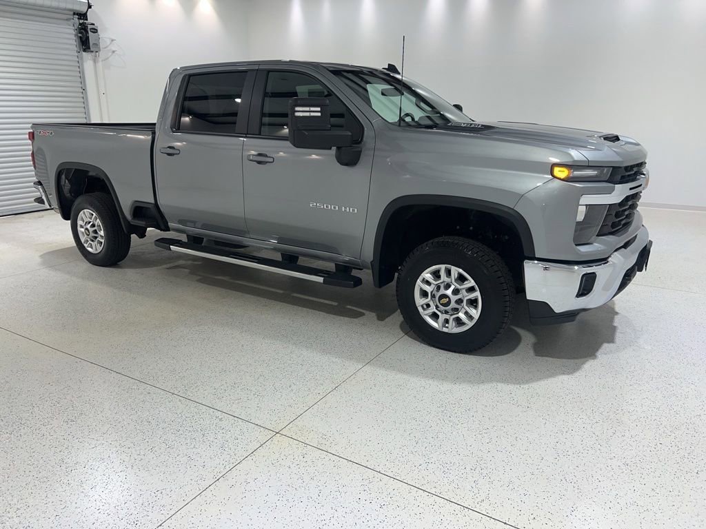 Used 2025 Chevrolet Silverado 2500 LT w/ Convenience Package AWD/4WD image 7
