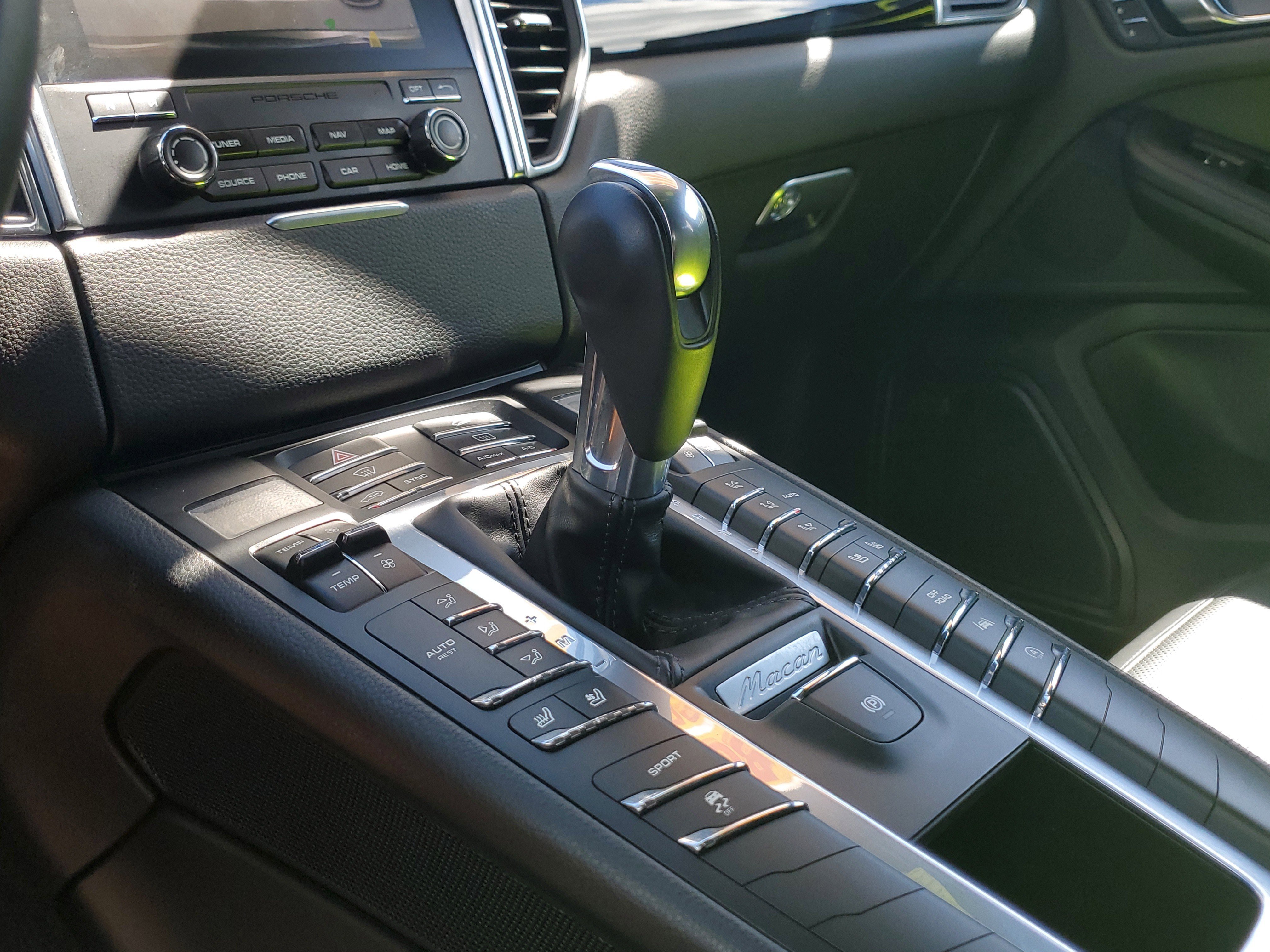 Used 2018 Porsche Macan image 27