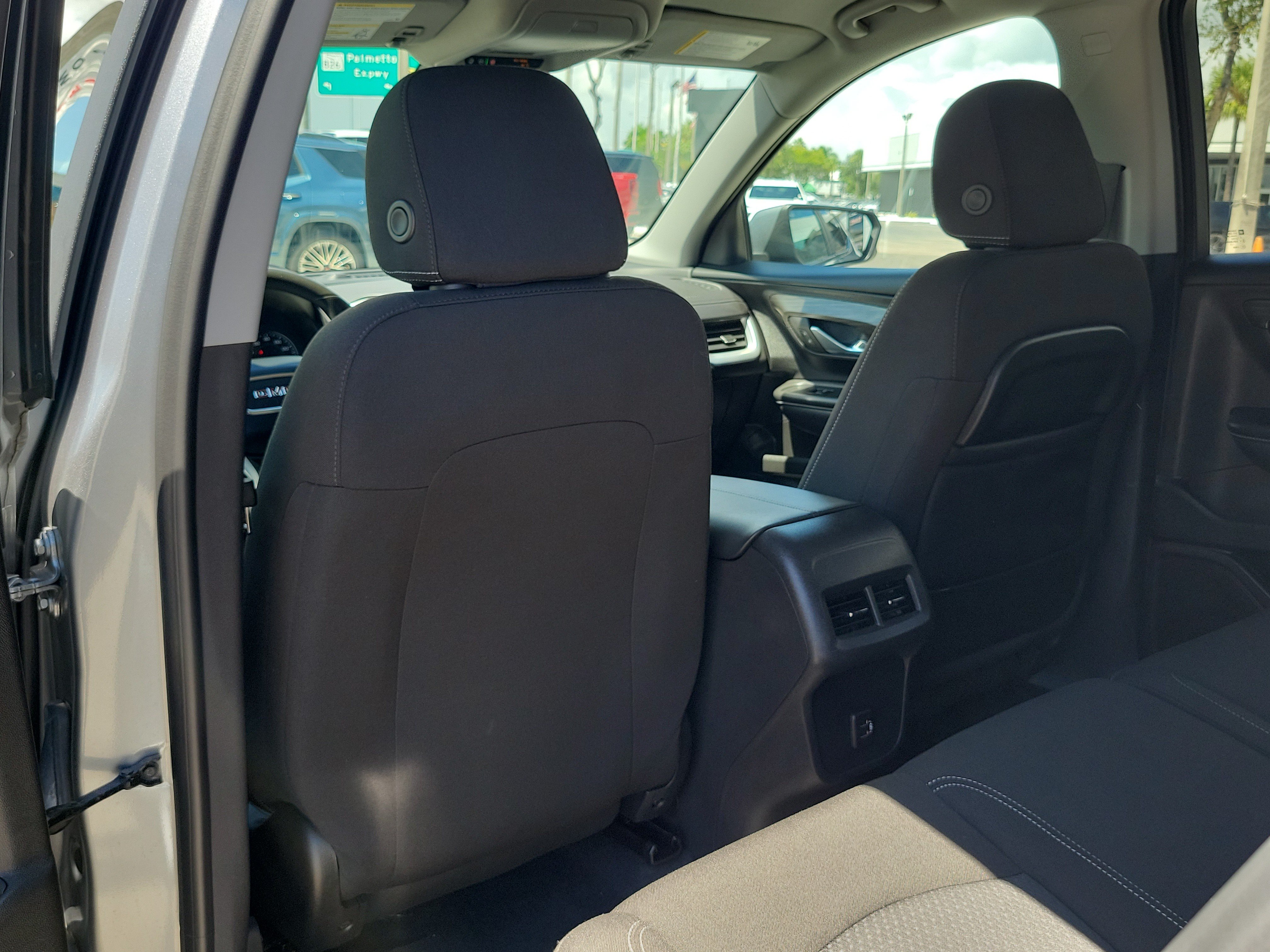 Used 2024 GMC Terrain SLE w/ Driver Convenience Package FWD image 14