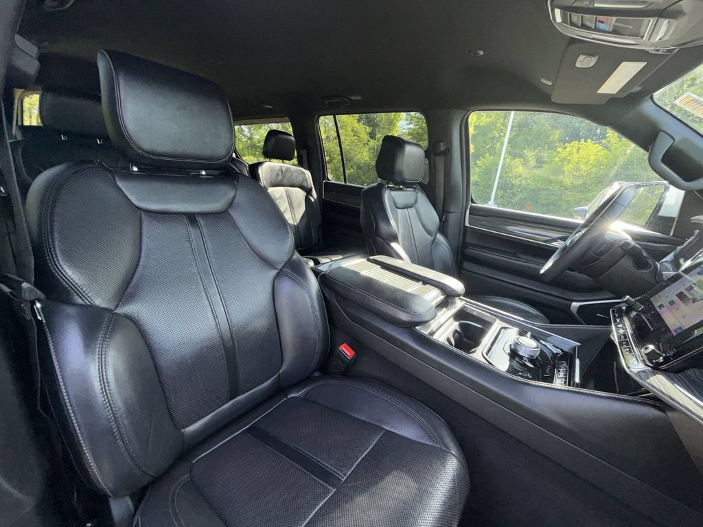 Used 2022 Jeep Wagoneer Series II AWD/4WD image 27