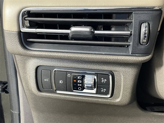 Used 2020 Lincoln Corsair Reserve w/ Equipment Group 201A image 13