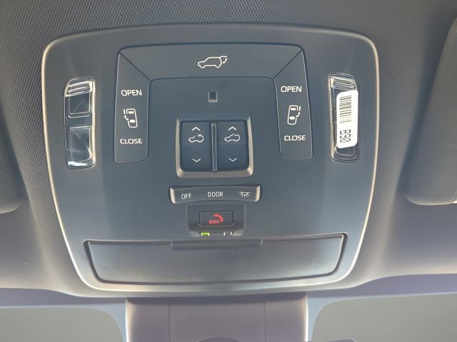 Used 2025 Toyota Sienna Limited image 36