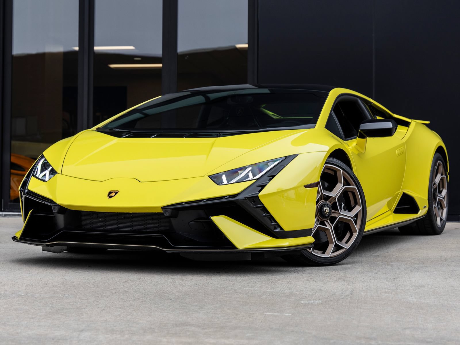 Used 2023 Lamborghini Huracan Tecnica RWD image 1
