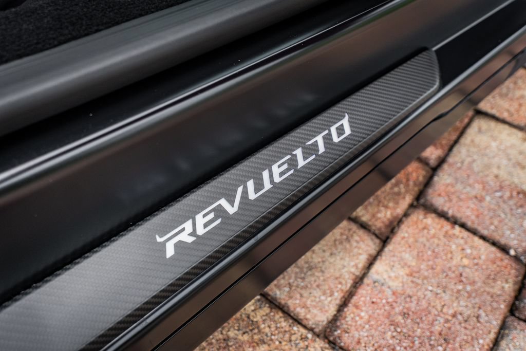 Used 2025 Lamborghini Revuelto AWD/4WD image 35