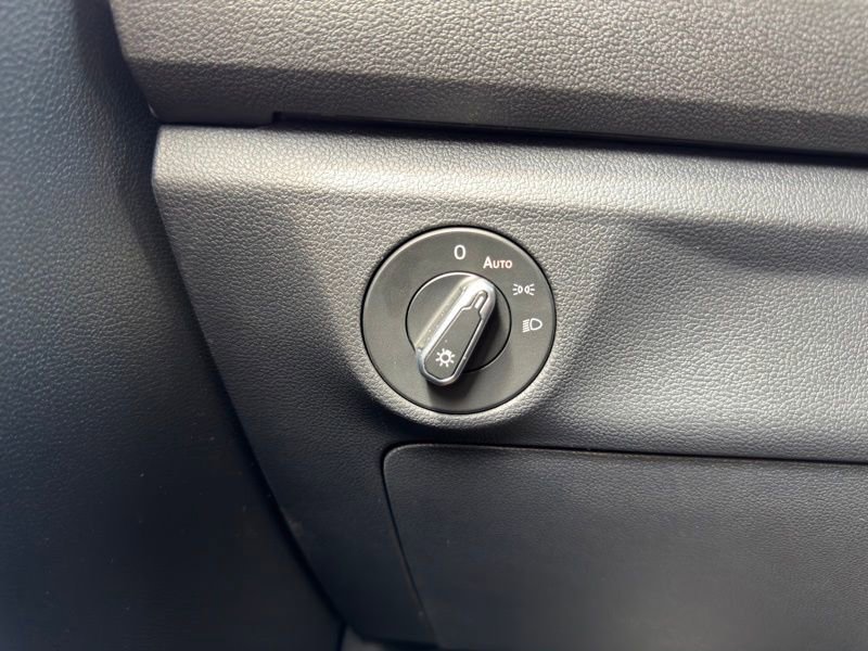 Used 2024 Volkswagen Jetta SE image 27