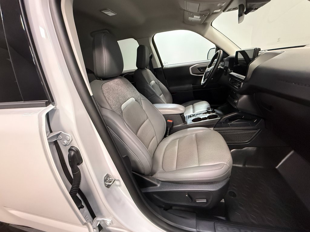 Used 2025 Ford Bronco Sport Badlands image 13