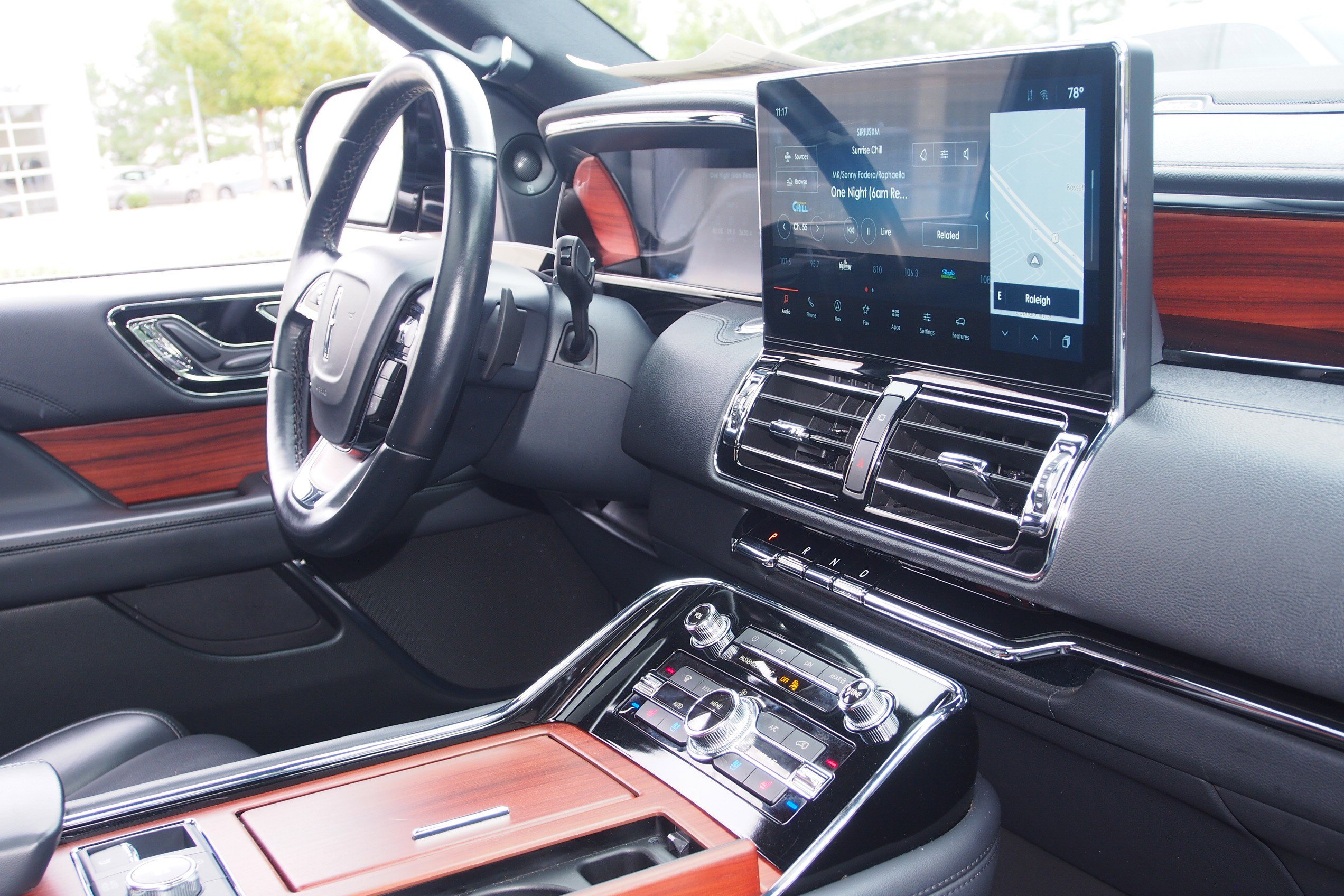 Used 2024 Lincoln Navigator Premiere image 11