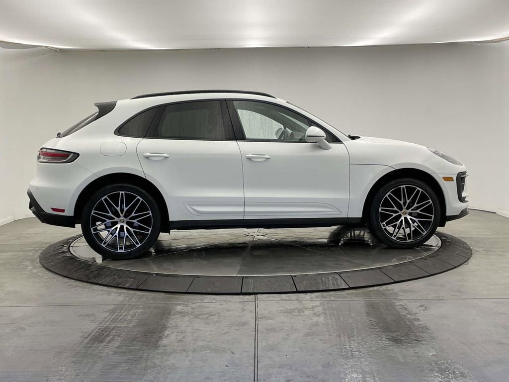 Used 2023 Porsche Macan image 8