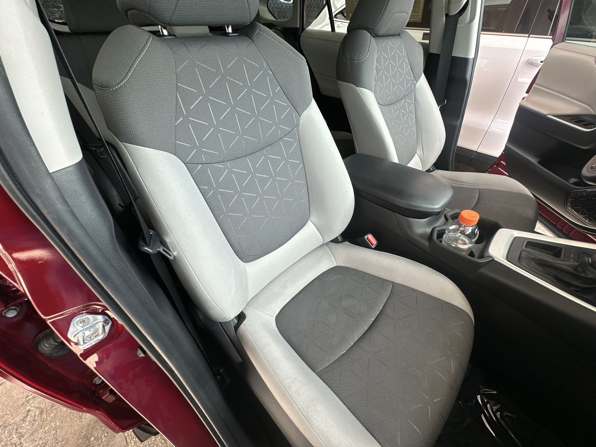 Used 2021 Toyota RAV4 XLE image 28