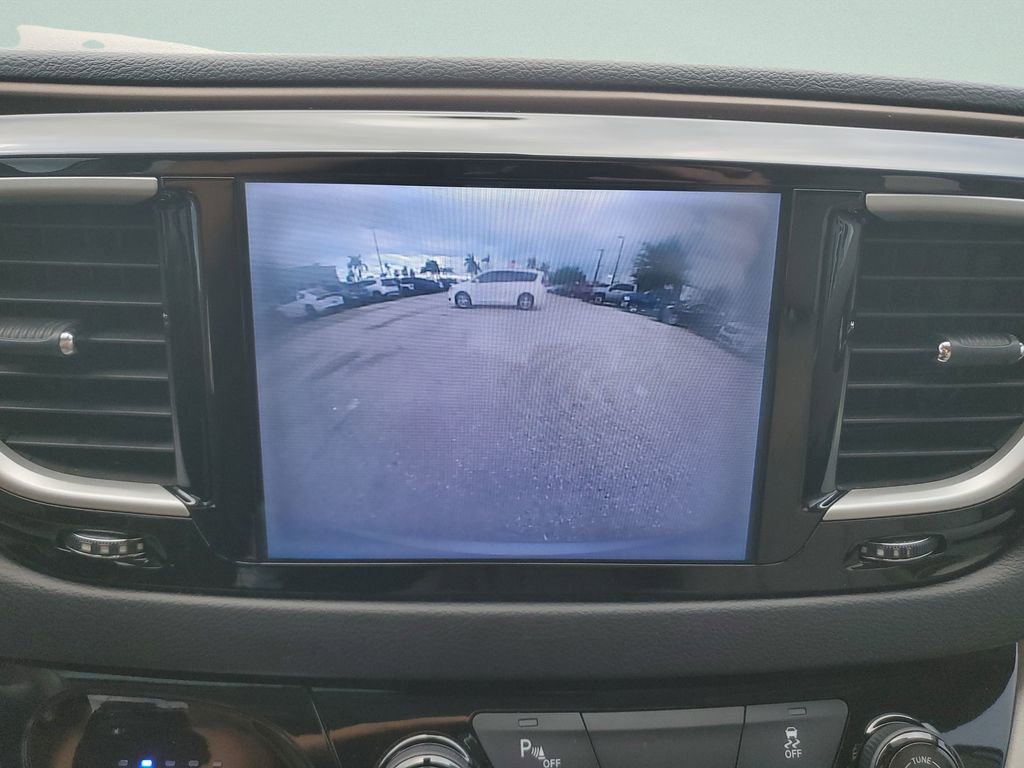 Used 2017 Chrysler Pacifica Touring-L w/ Tire & Wheel Group image 21