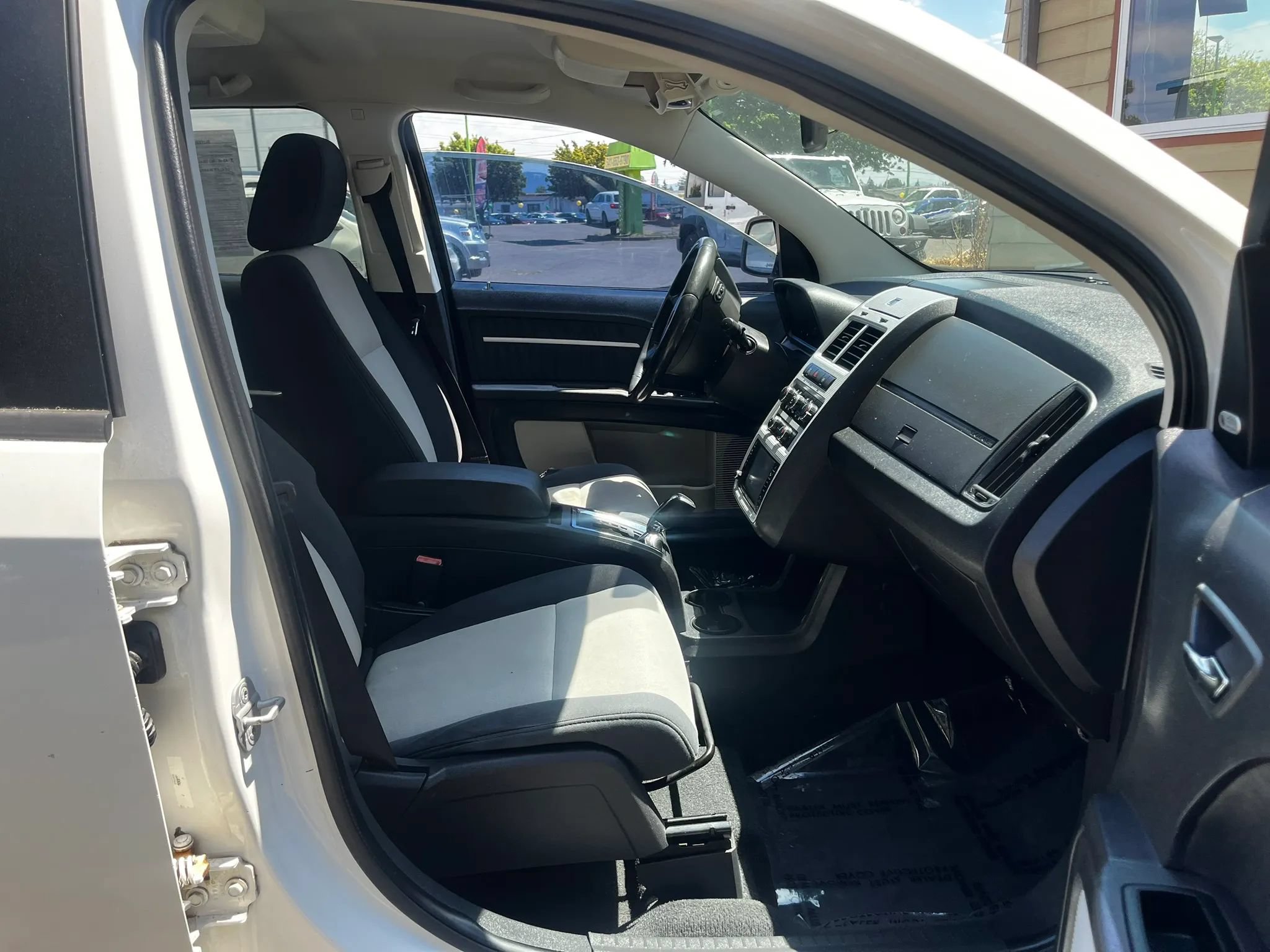 Used 2009 Dodge Journey SXT w/ Chrome Appearance Group FWD image 17