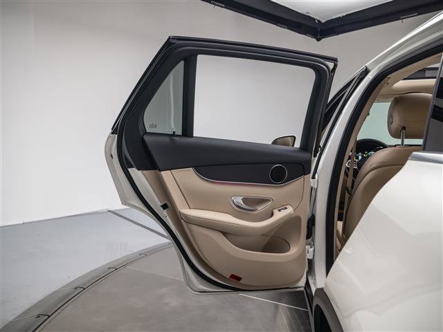 Used 2021 Mercedes-Benz GLC 300 SUV image 26