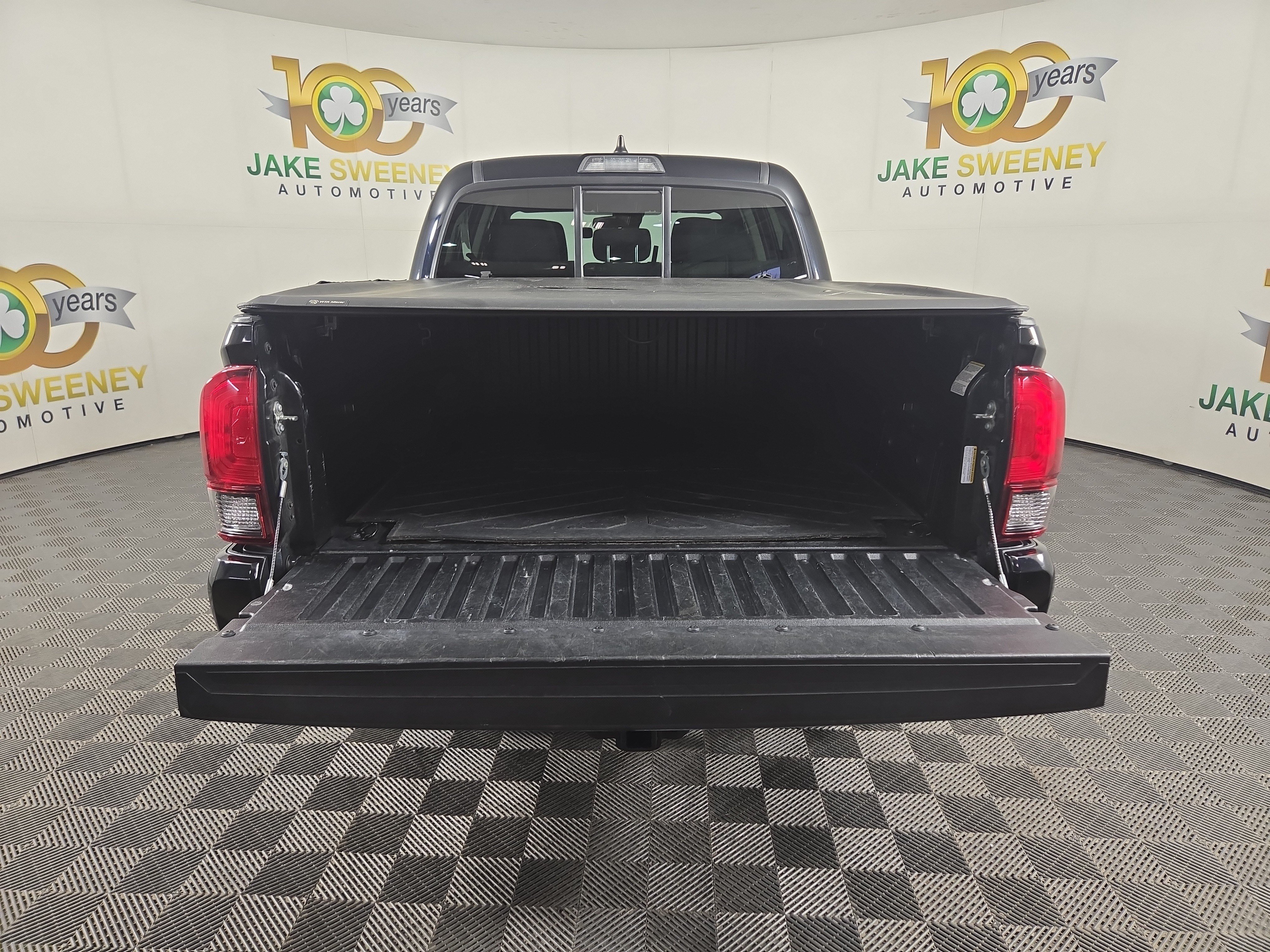 Used 2020 Toyota Tacoma SR AWD/4WD image 30