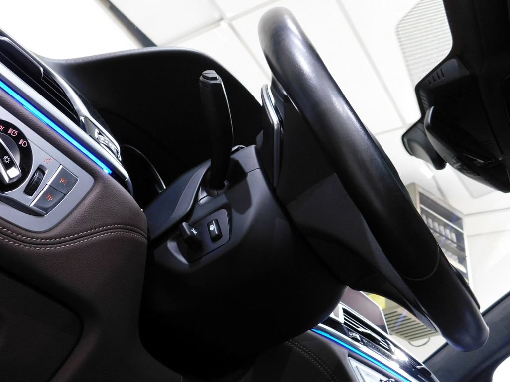 Used 2019 BMW 750i xDrive AWD/4WD image 25