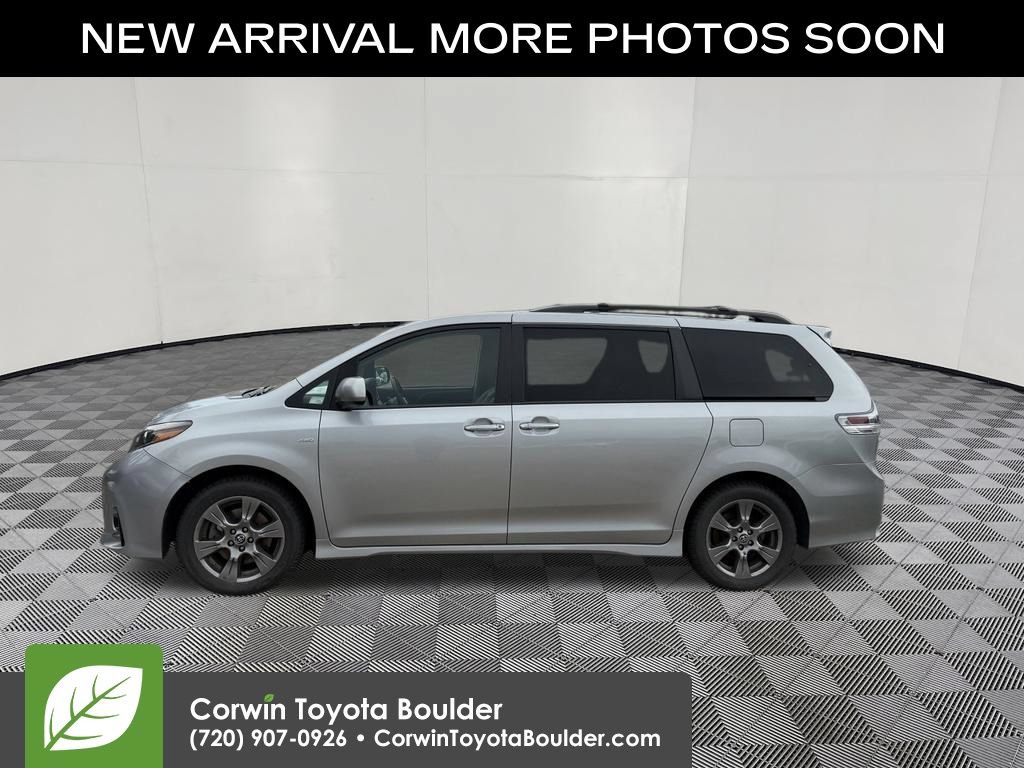 Used 2019 Toyota Sienna SE w/ SE Preferred Package AWD/4WD image 4