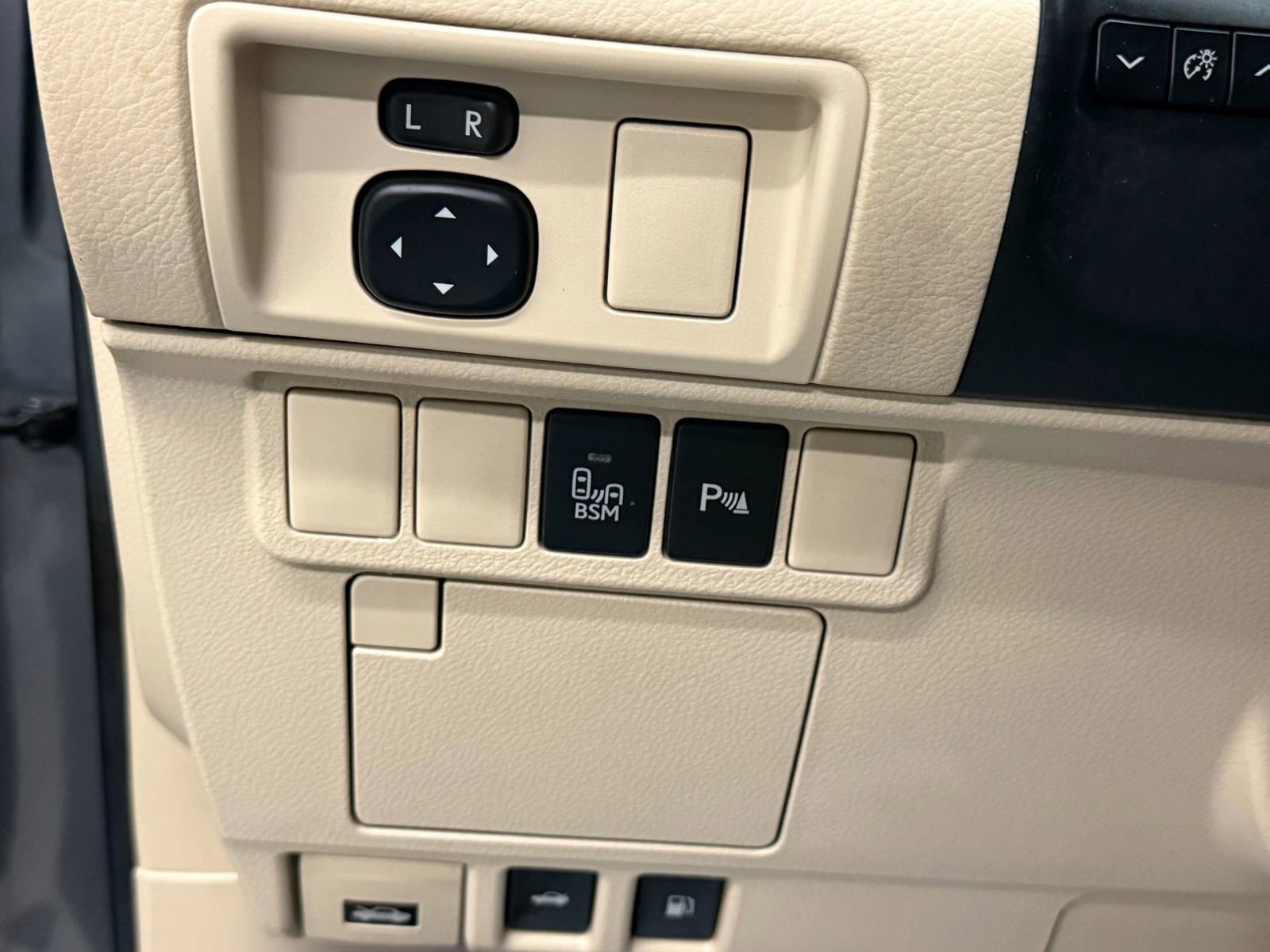 Used 2014 Lexus ES 350 w/ Premium Package image 25