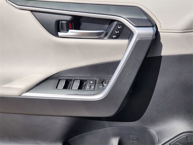 New 2025 Toyota RAV4 Limited image 16