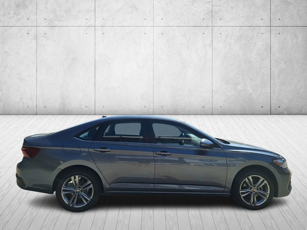 Used 2022 Volkswagen Jetta SE image 6