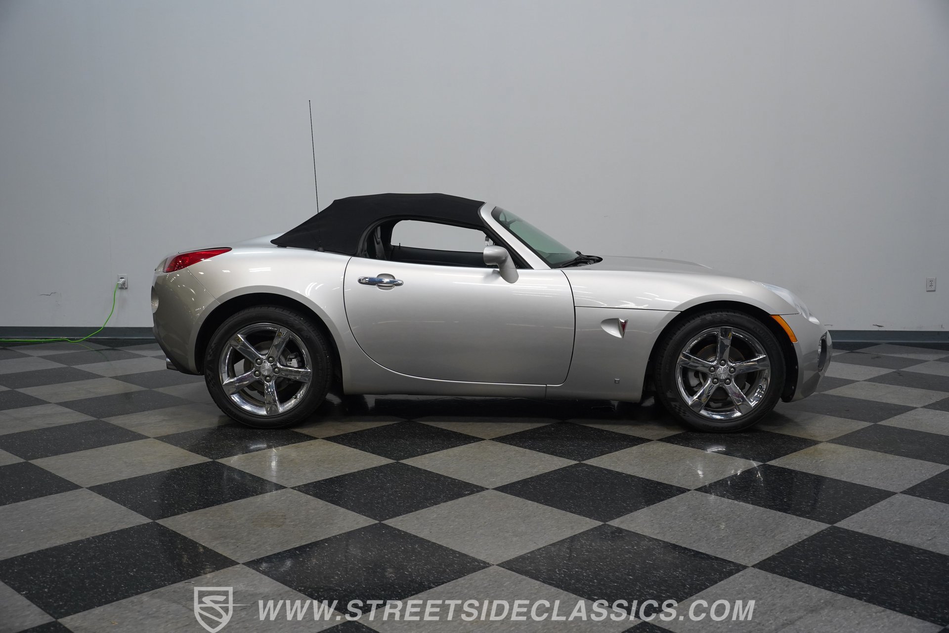 Used 2007 Pontiac Solstice GXP w/ Premium Package RWD image 15
