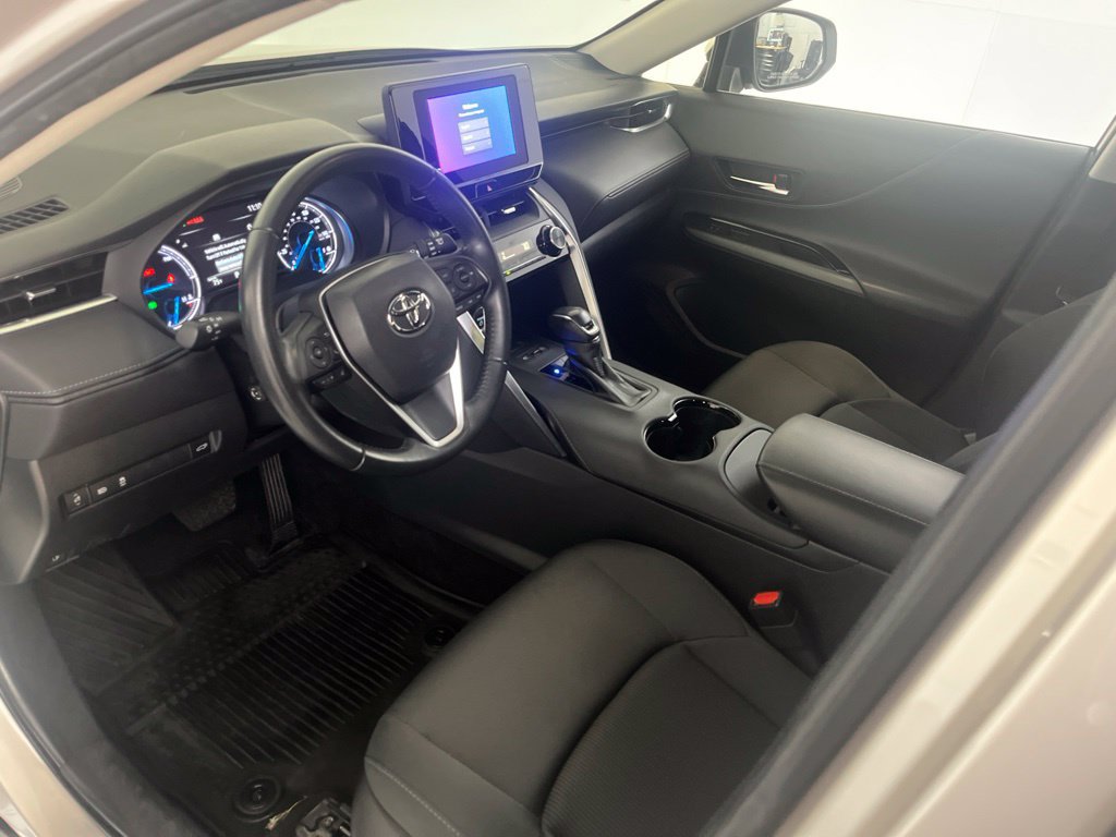 Used 2024 Toyota Venza LE AWD/4WD image 26