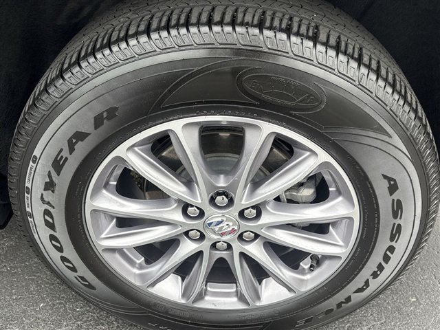 Certified 2024 Buick Enclave Essence w/ LPO, Floor Liner Package AWD/4WD image 31