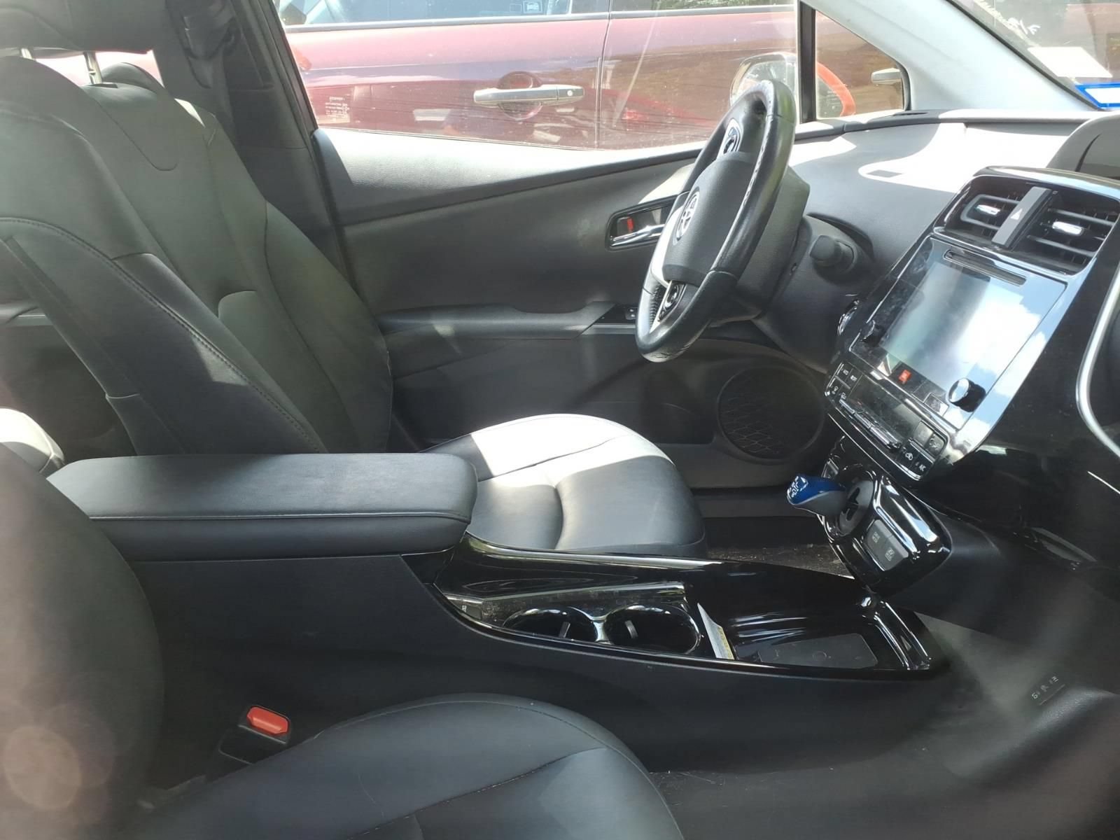 Used 2017 Toyota Prius Four w/ Advanced Technology Package FWD image 10