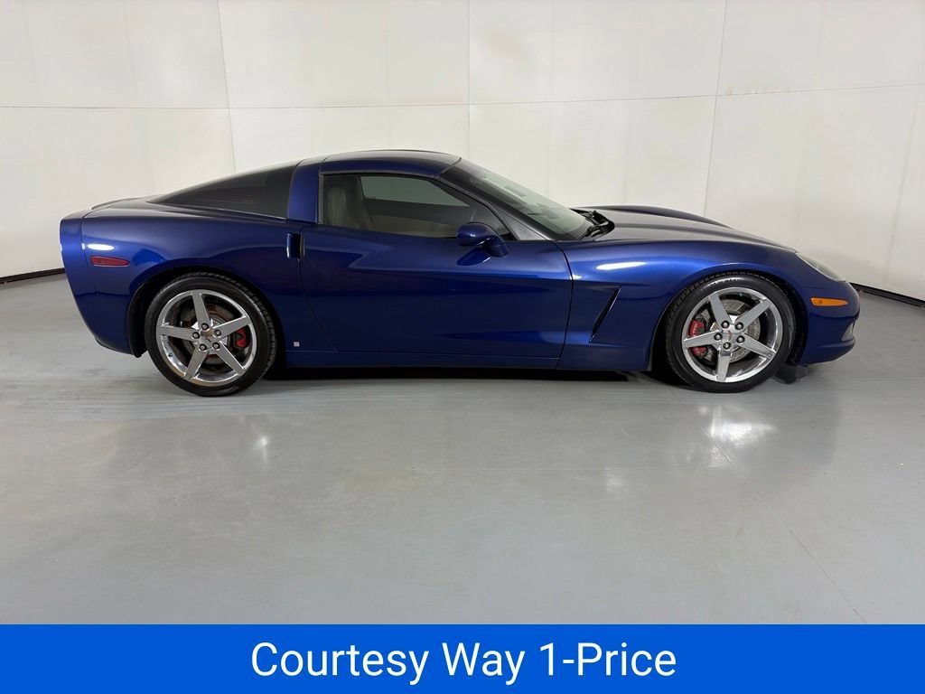 Used 2007 Chevrolet Corvette Coupe w/ Preferred Equipment Group RWD image 12