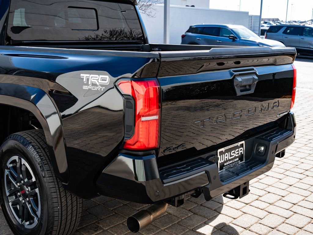 Used 2025 Toyota Tacoma TRD Sport w/ TRD Sport Upgrade Package AWD/4WD image 19