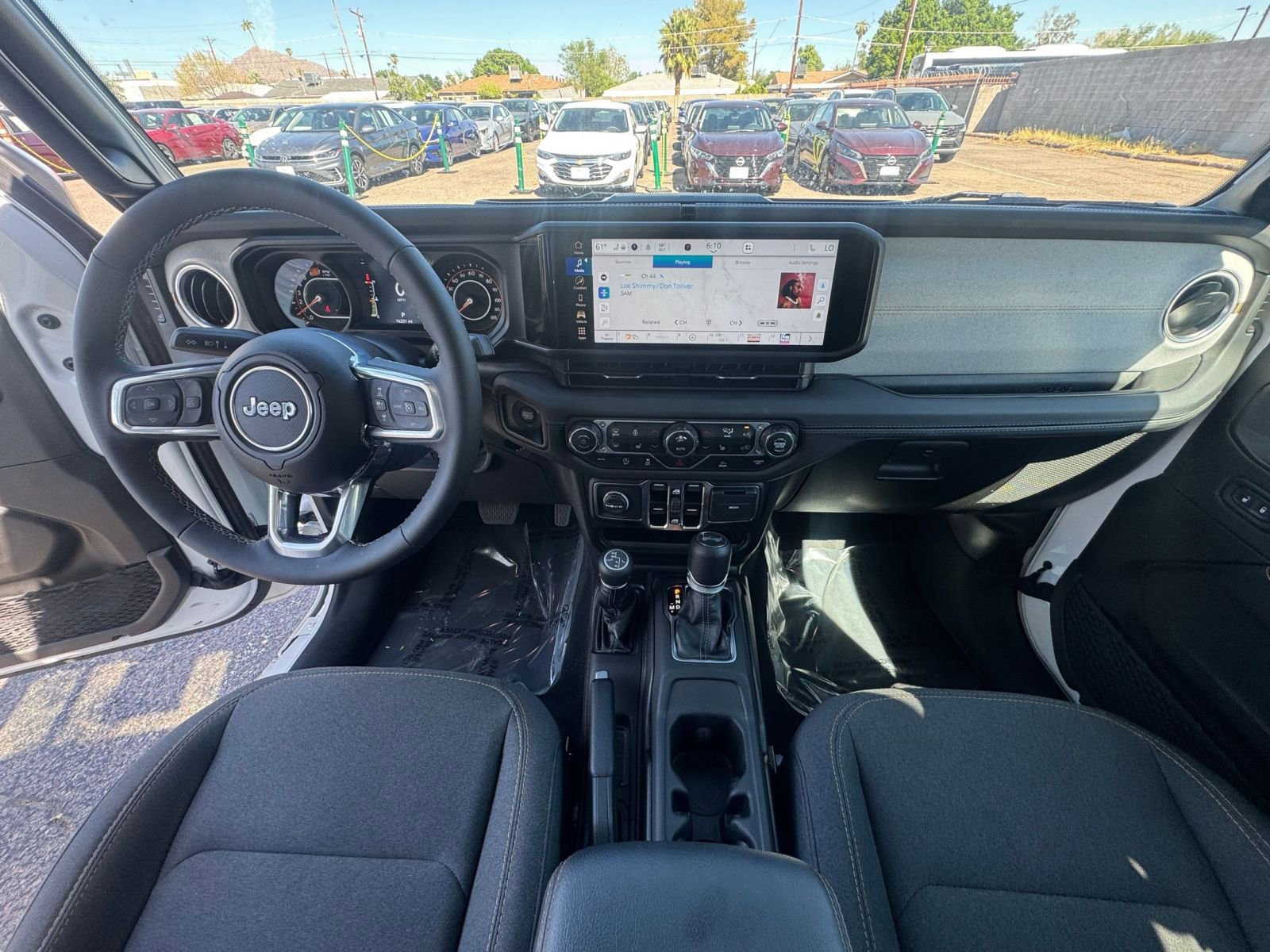 Used 2025 Jeep Wrangler Sahara image 32