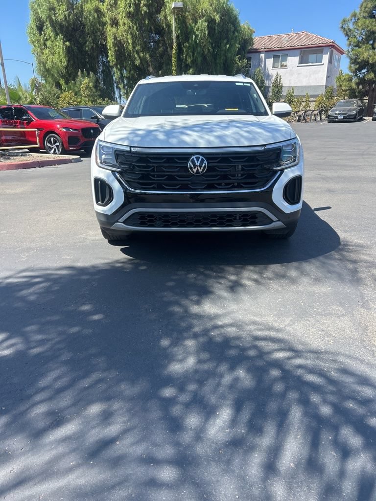 Used 2025 Volkswagen Atlas Cross Sport SE FWD image 4
