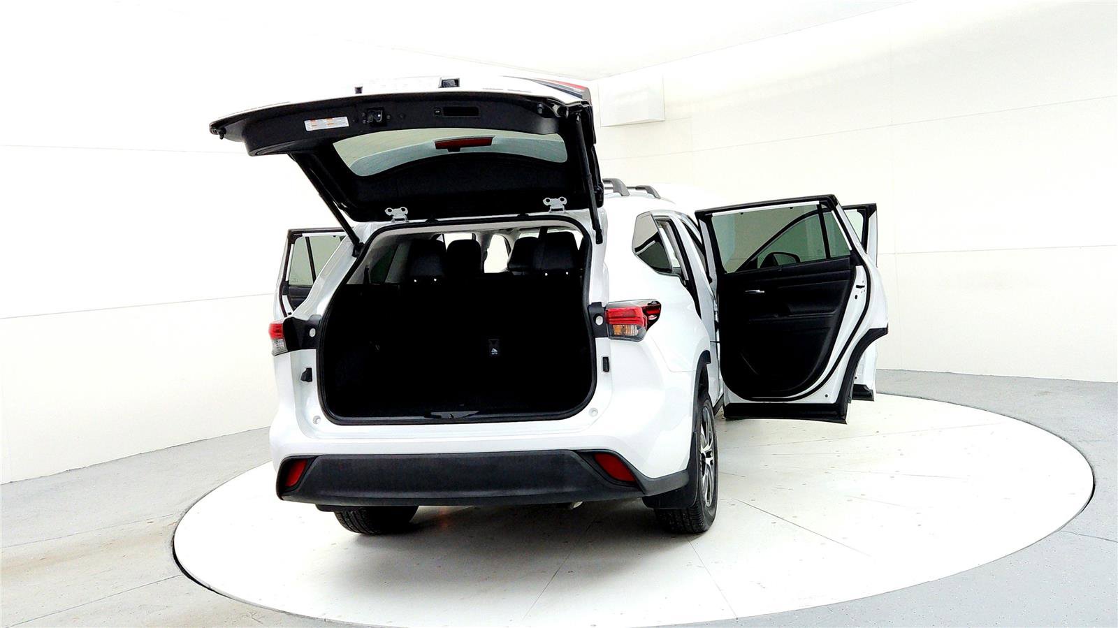 Certified 2023 Toyota Highlander XLE image 11