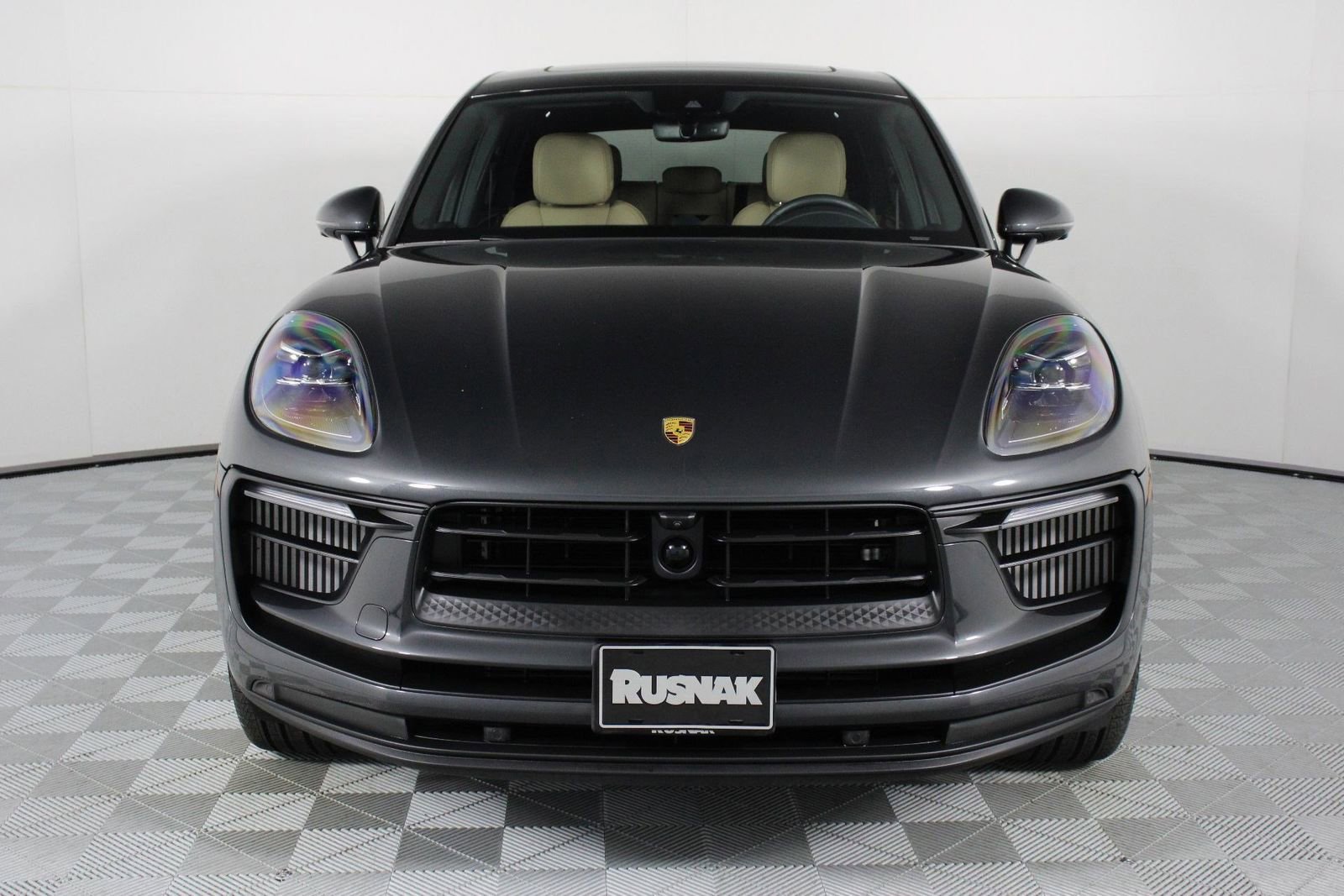 Certified 2025 Porsche Macan S image 10