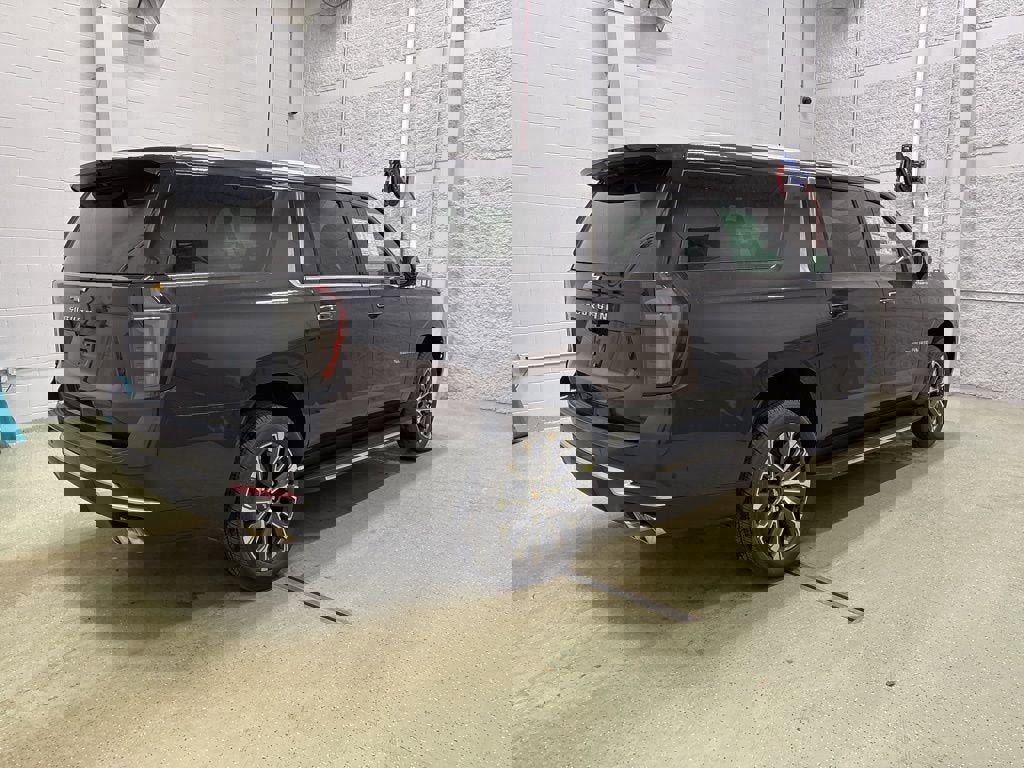 New 2026 Chevrolet Suburban High Country image 3