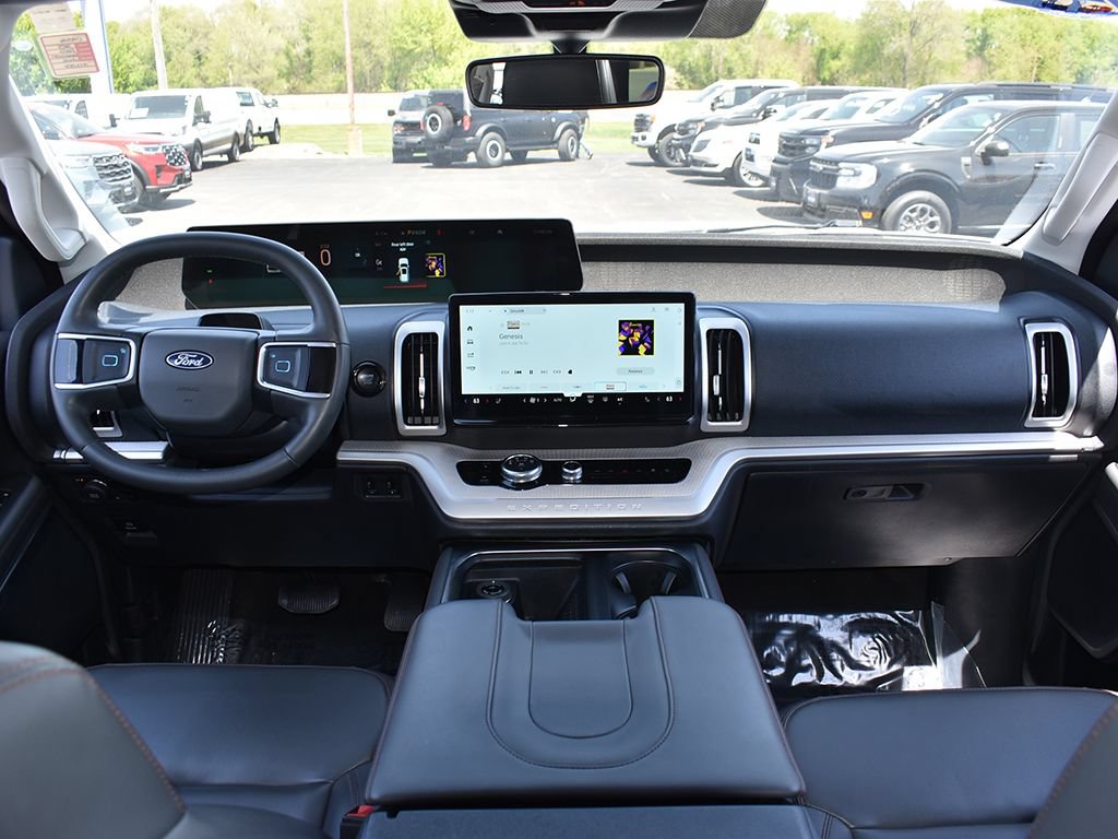 Certified 2025 Ford Expedition Active AWD/4WD image 4