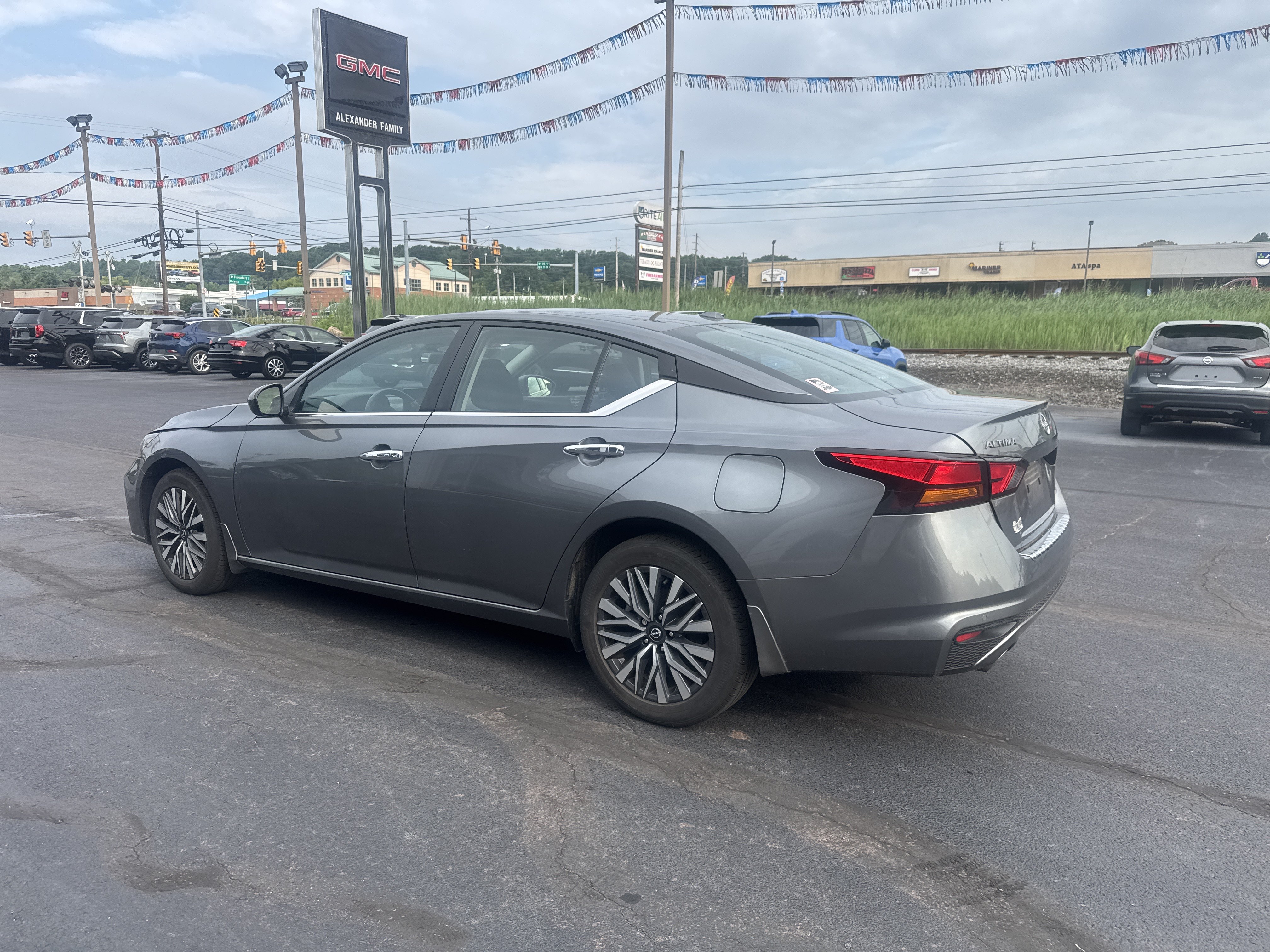 Used 2023 Nissan Altima 2.5 SV w/ SV Premium Package AWD/4WD image 6