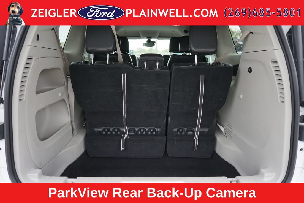 Used 2024 Chrysler Pacifica Touring-L FWD image 10