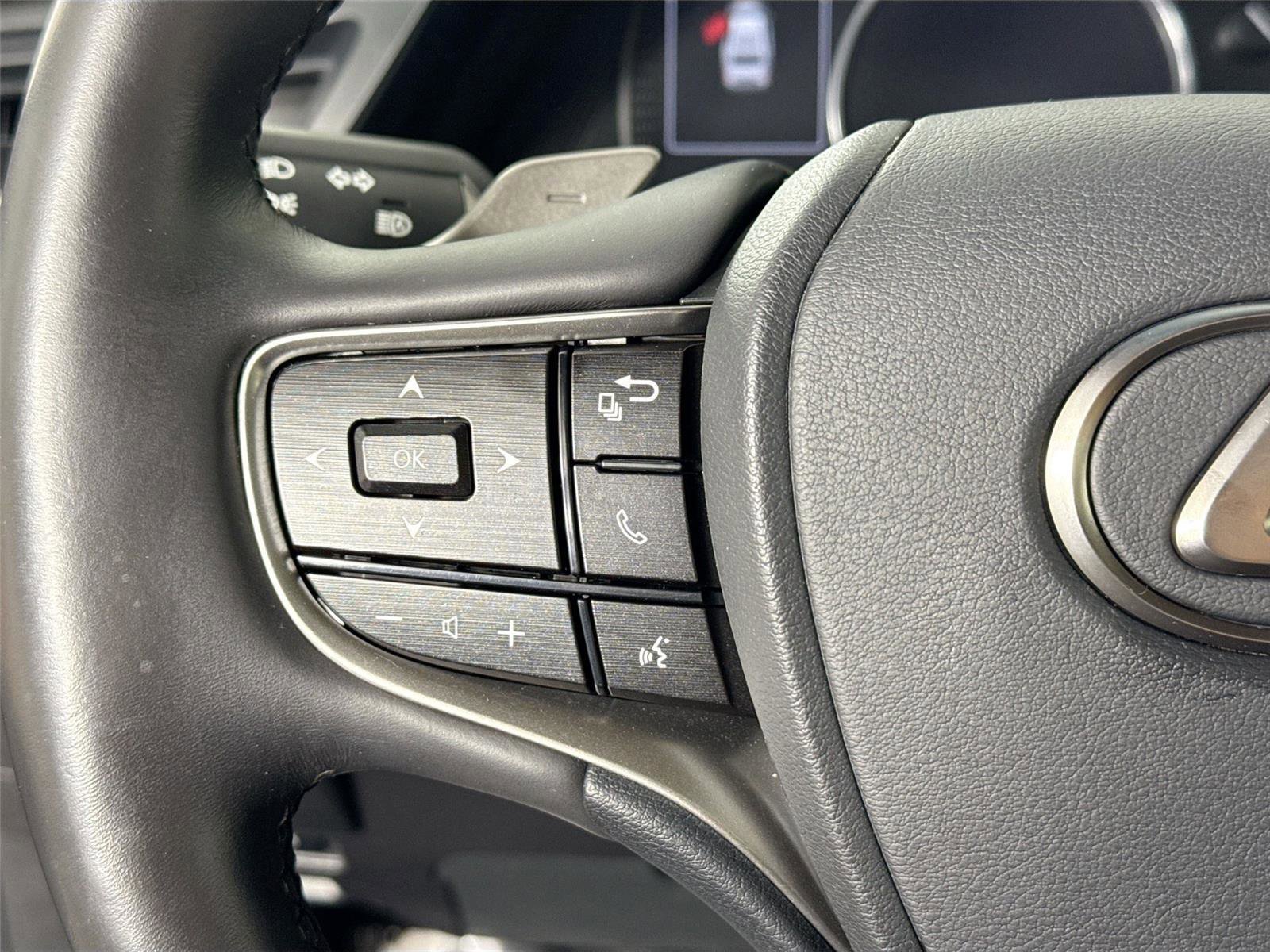 Used 2023 Lexus ES 350 w/ Premium Package image 18