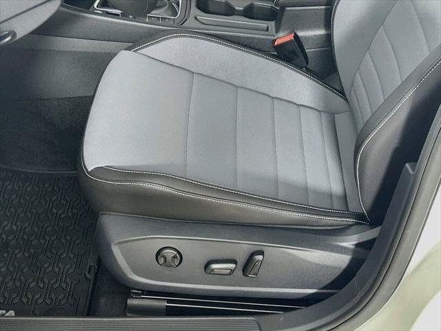 New 2027 Volkswagen Jetta SE FWD image 18