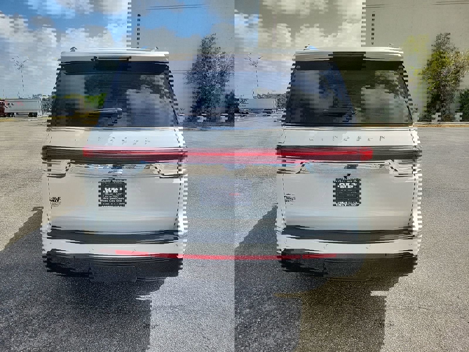 Used 2023 Lincoln Navigator Reserve image 8